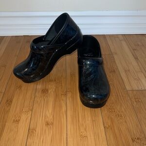 Dansk Women's Shiny Black Mules